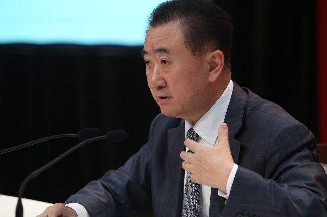可是在见到叶辰之后、在爱上叶辰之后，宋婉婷给自己戴面具的能力，便在他面前失效了。